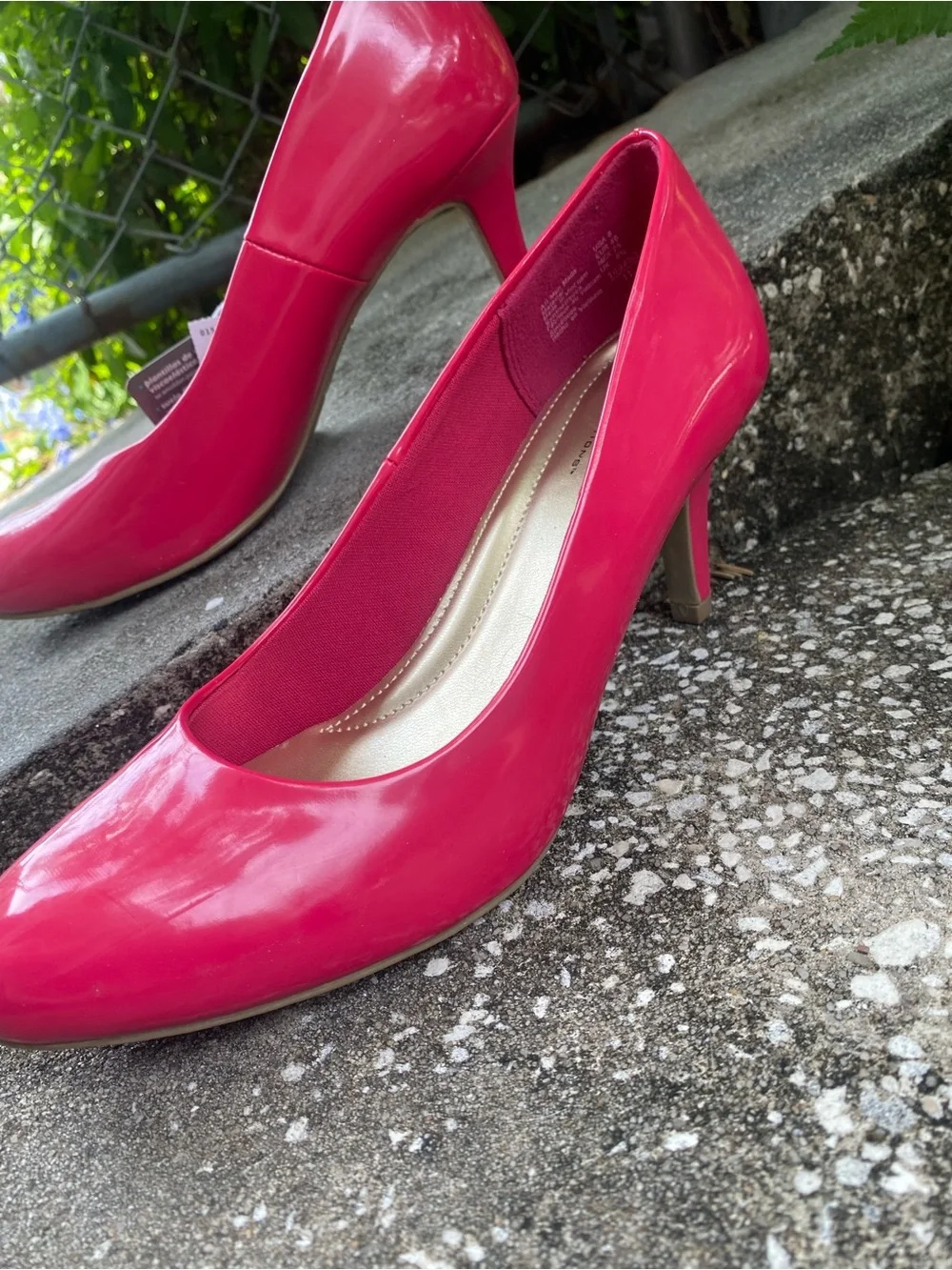 NWT comfort plus by Predictions Pink Patent Leather Mid Heel Pumps